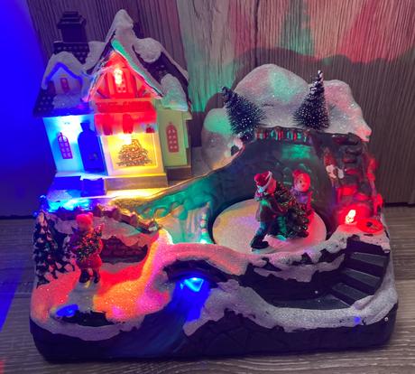 Krásna svietiaca zimná vianočná dekorácia, 