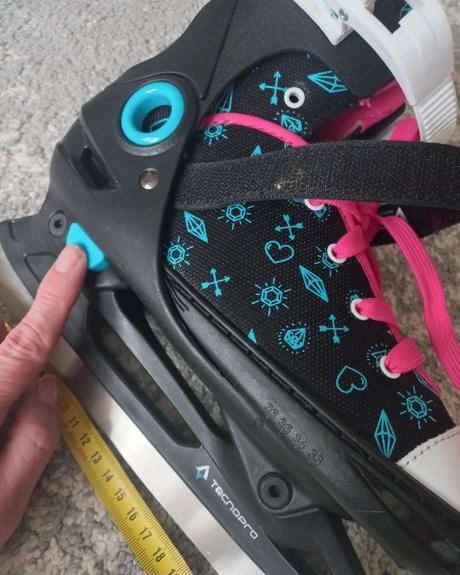 Dievčenské korčule, 33