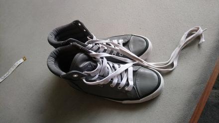 Moderné tenisky, 37