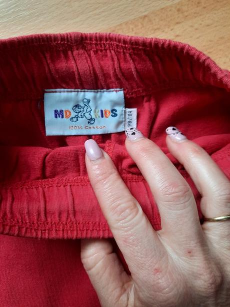 Dievčenské tepláky, 104