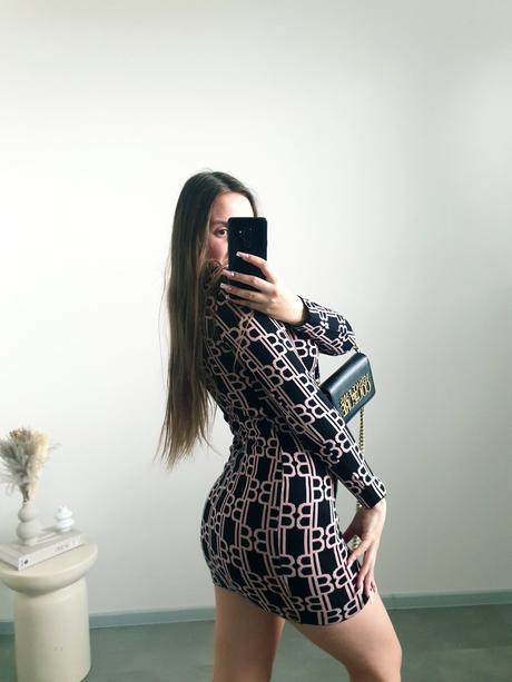 Svetríkové šaty s, s