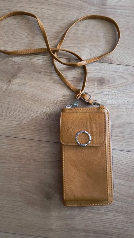 Taštička cez plece (peňaženka -mobil ),