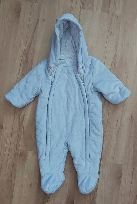 Baby blue overal, 62