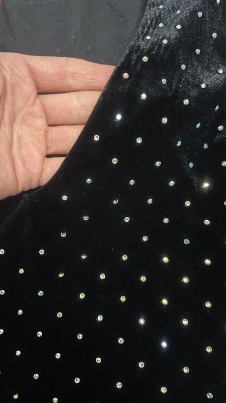 Zamatove saty s kamienkami, mango,xs