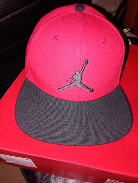 Červená jordan šiltovka, air jordan