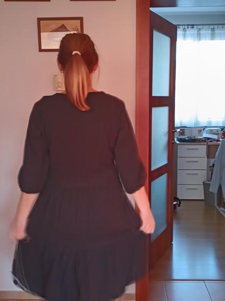 Mušelinové čierne šaty na dojčenie, l