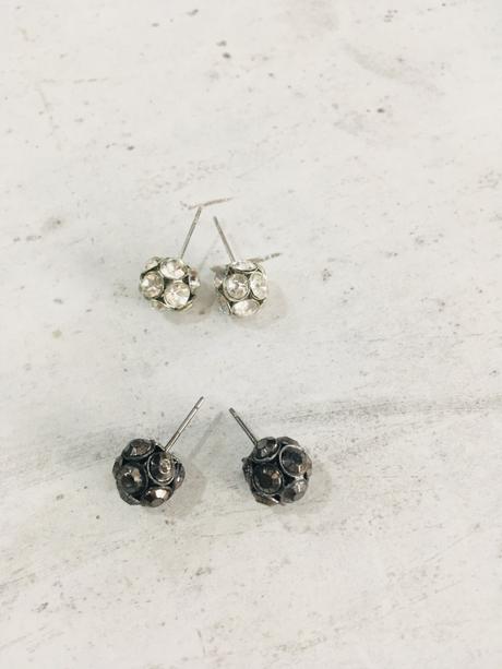 Rôzne strieborné náušničky,