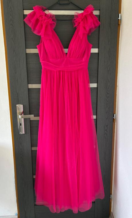 Fuchsiové šaty, l