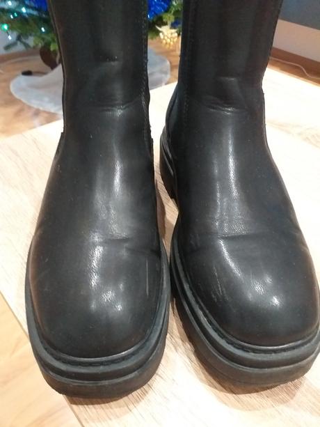 Dievcenske cizmy, 39