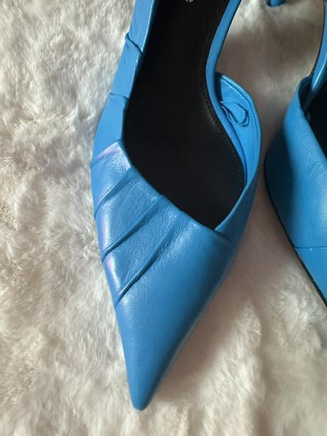 Krásne modré sandálky na podpätku zn. zara, zara,40