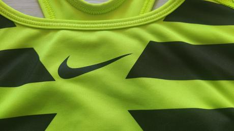 Neonova športová podprsenka., nike,s