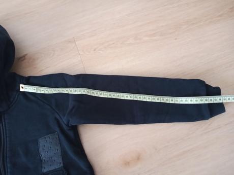 Čierna mikina genting, 110