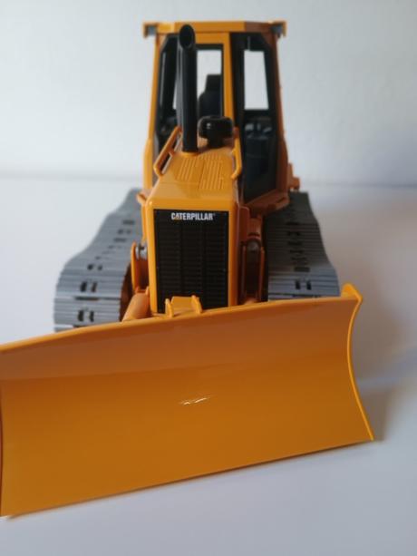 Pásový bager caterpillar - bruder,