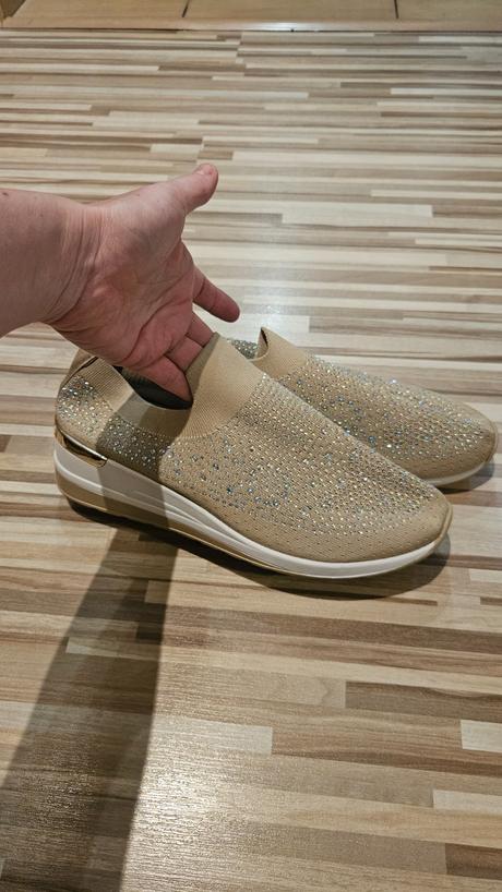 Lahke nasuvacie topanky s kamienkami v.42, 42