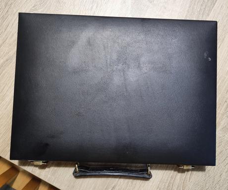 Spoločenská stolová hra backgammon deluxe,