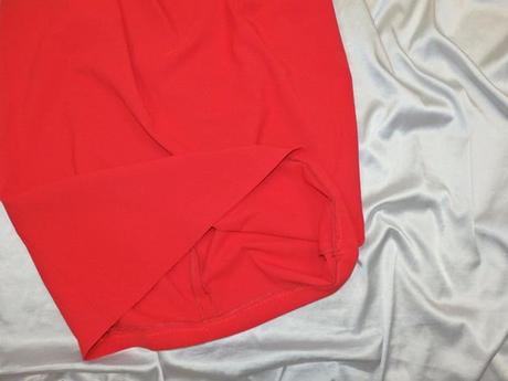 Kvalitné červené šaty, 38