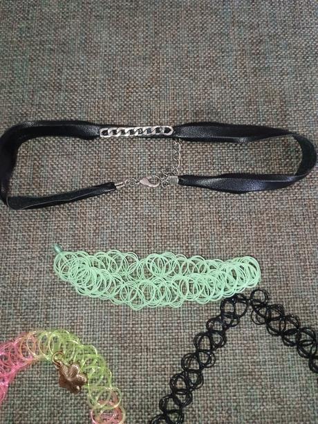 Náhrdelníky na krk, cena spolu, 