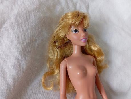 Mattel bábika aurora šípková ruženka,