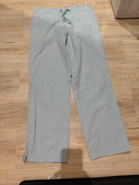 Tenké nohavice s az m, s