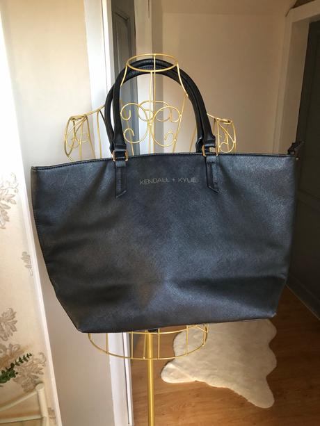 Kendall + kylie čierna shoperka, 