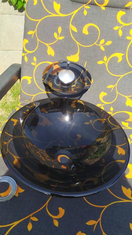 2 ks umývadlo zo skla plus batérie a montážne krúž,