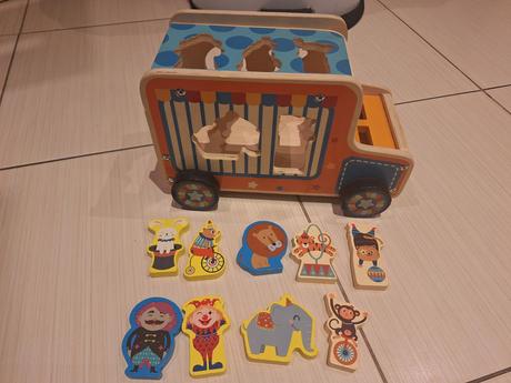 Drevene auto cirkus,