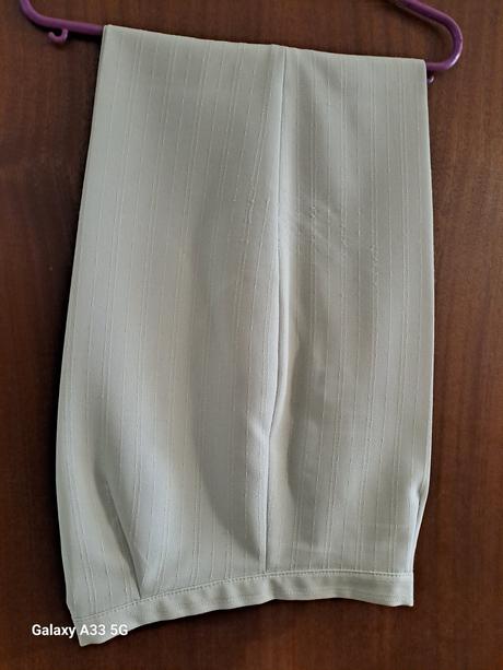 Zelenkastý nohavicový kostým č.cca 42/44, 42