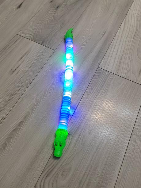 Natahovaci krokodíl svietiac,