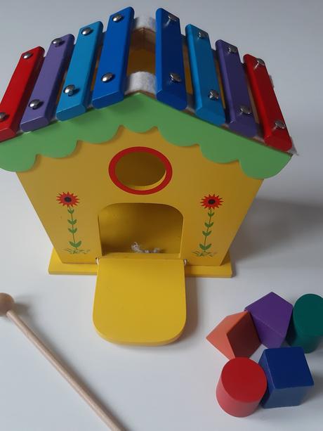 Drevený domček, vkladačka a xylofon, 