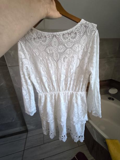 Nádherné čipkové šaty, 