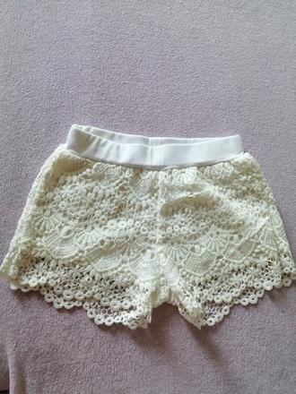 Kratase pre dievčatka krajkovane vel 122-128, 122