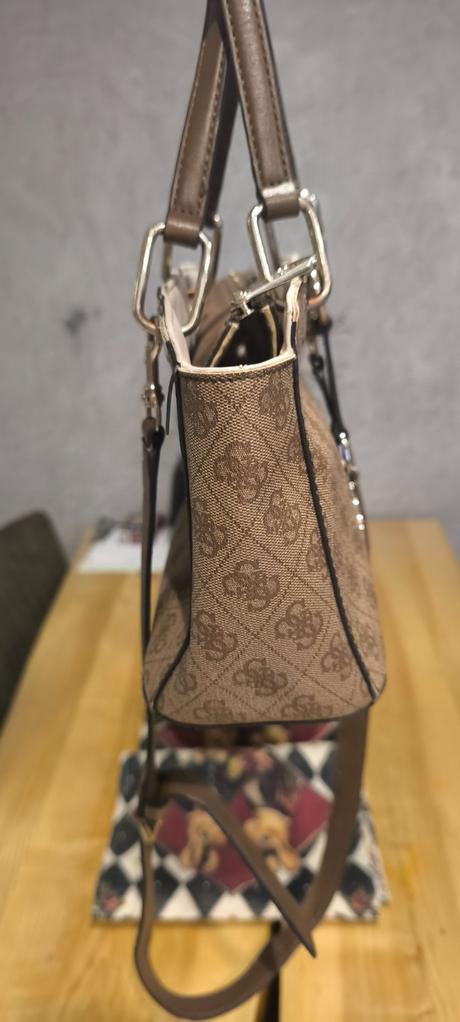 Kabelka guess, guess