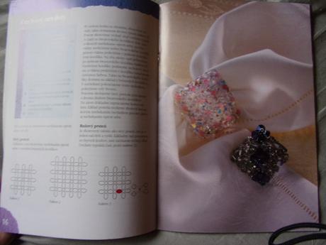 Kniha prstene z korálikov,