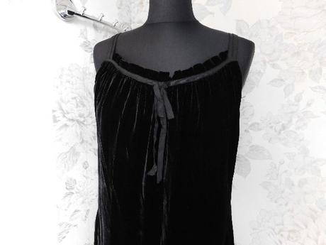 Kvalitne zamatove saty, 38