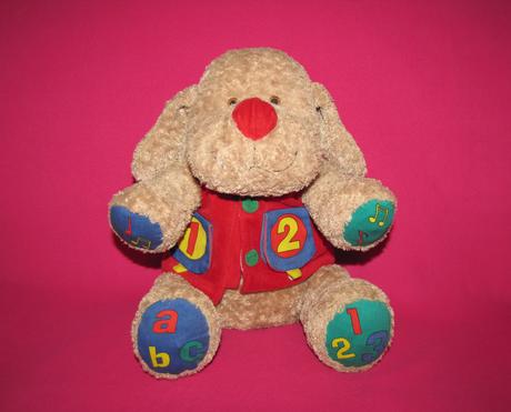 Macko - anglicky hovoriaci a spievajúci, 