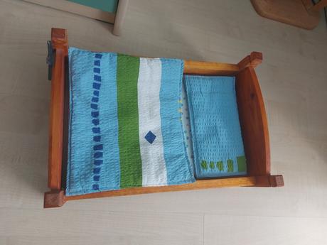 Drevena postielka pre babiku, 