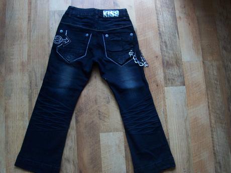 Ćierne nohavice, 122