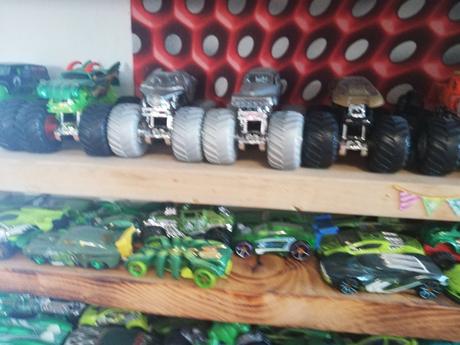 Ponúkam na predaj hot wheels, 