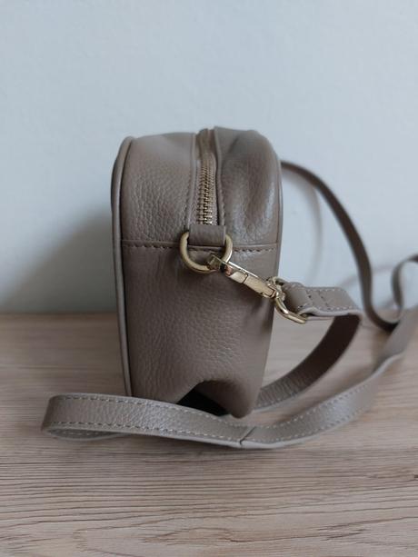 Kožená kabelka lakoski,