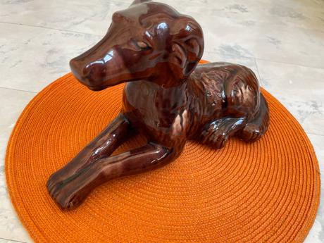 Starožitná socha - porcelánový pes, 