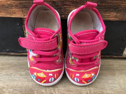 Plátené tenisky, 21