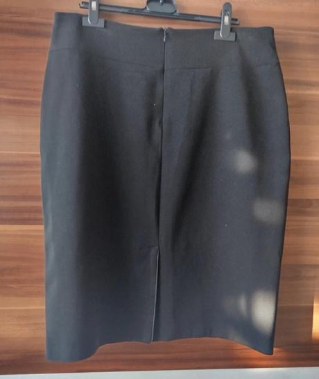 Elegantná čierna ceruzková sukňa, 42