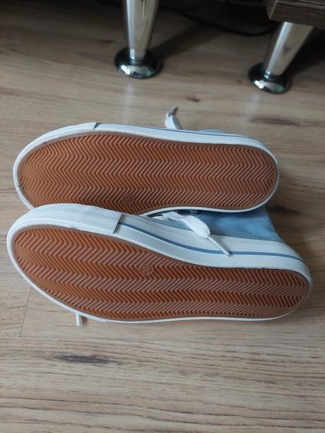 Šnurovacie topánky, 30