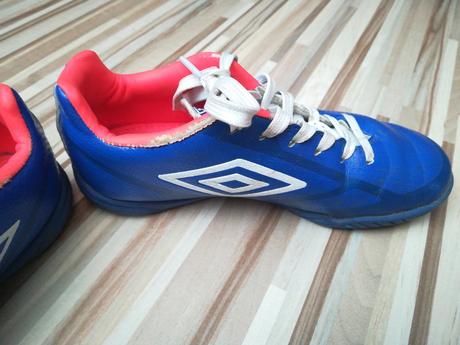 Halovky, umbro,32
