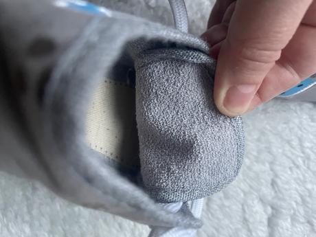 Sede clenkove topanky psikovia, 24