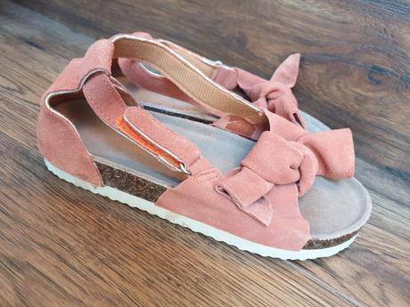 Sandalky, reserved,32