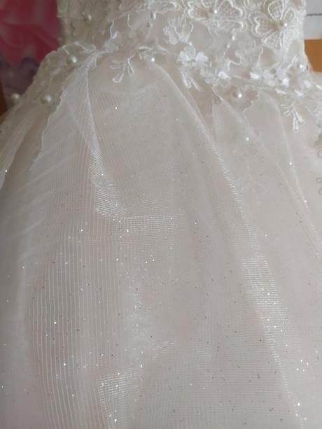 Šaty na prijímanie, 128