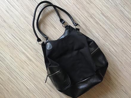 Veľmi pekná štýlová kabelka,