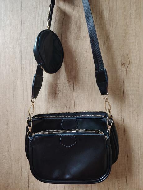 Čierna trojkabelka, 