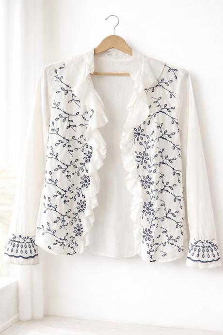 Elegantná vyšívaná blúzka / ľahký sveter, m